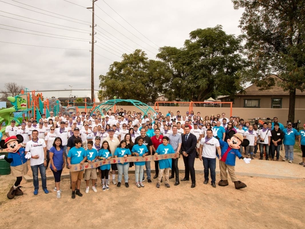 300 volunteers built a playground for all in Anaheim!