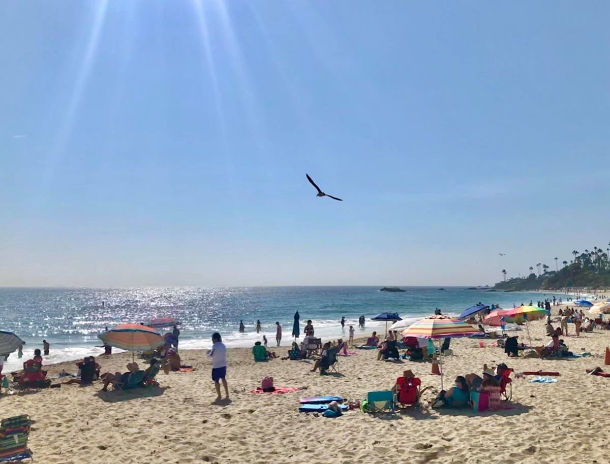 It will be a warm weekend at Orange County's beaches. If this photo by our favorite Laguna Beach local says anything, you may want to pick out your spot in the sand early when you go.