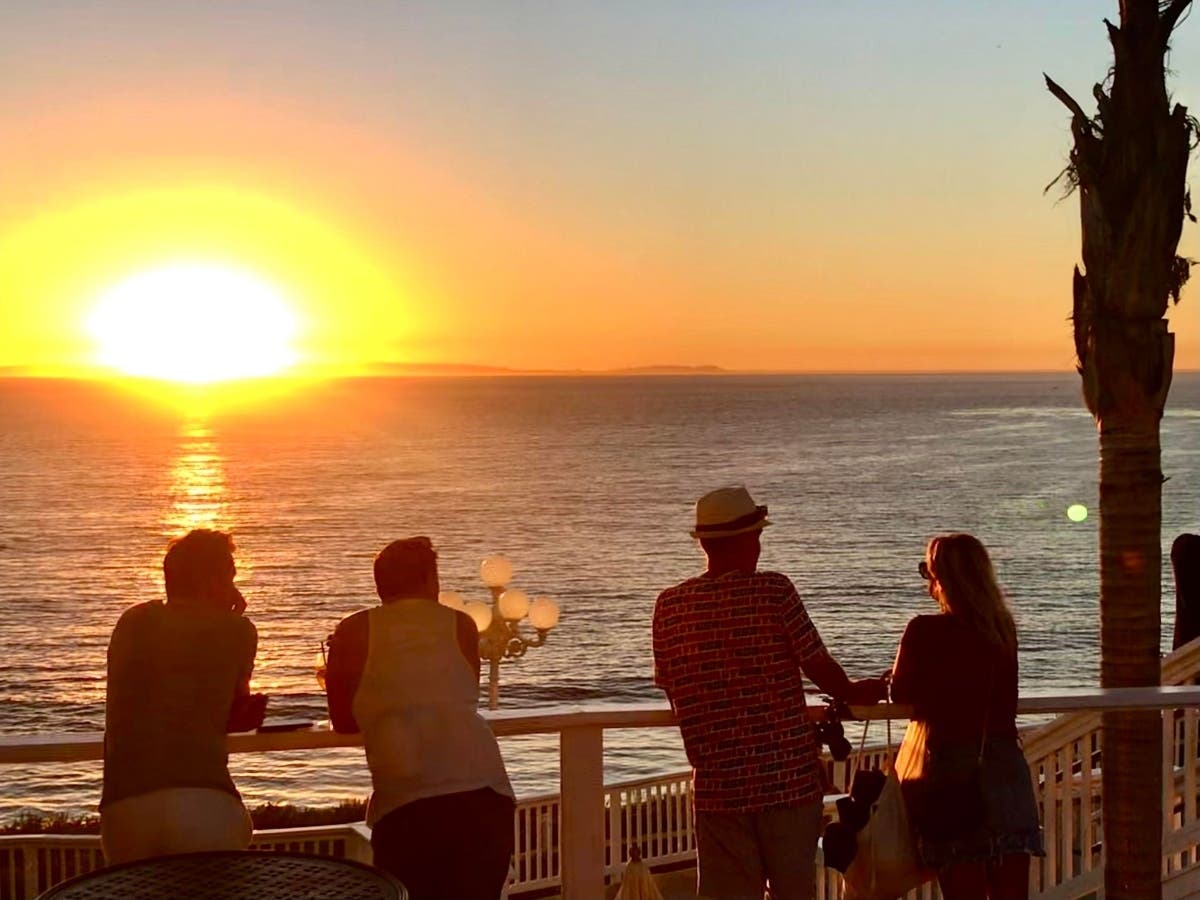 Stopping and enjoying the sunset, a time-honored tradition in Laguna Beach. With a new amendment to the Downtown Specific Plan, expect flexibility in land uses with a streamlined review process while protecting Laguna's unique character & aesthetics.