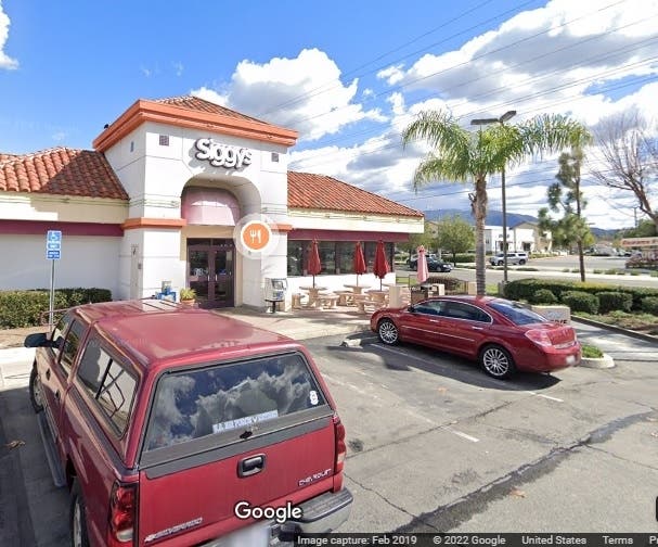 Firefighters rushed to the scene of South Temecula's Siggy's Restaurant overnight which suffered a kitchen fire.