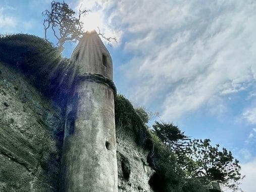 What's in a picture? That moment when the sunlight bursts over the pinnacle of the Pirate Tower was dreamy. (Photo: Susana Cruciana)