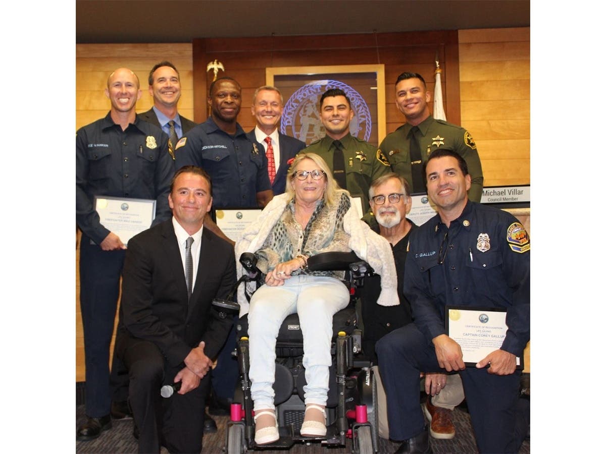 Dana Point's city council congratulated five emergency responders for saving the life of a Dana Point woman in April.
