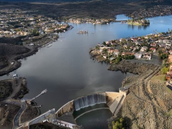 Photographer Anthony Arendt shared stunning photos of Canyon Lake from above, which were taken between storms.