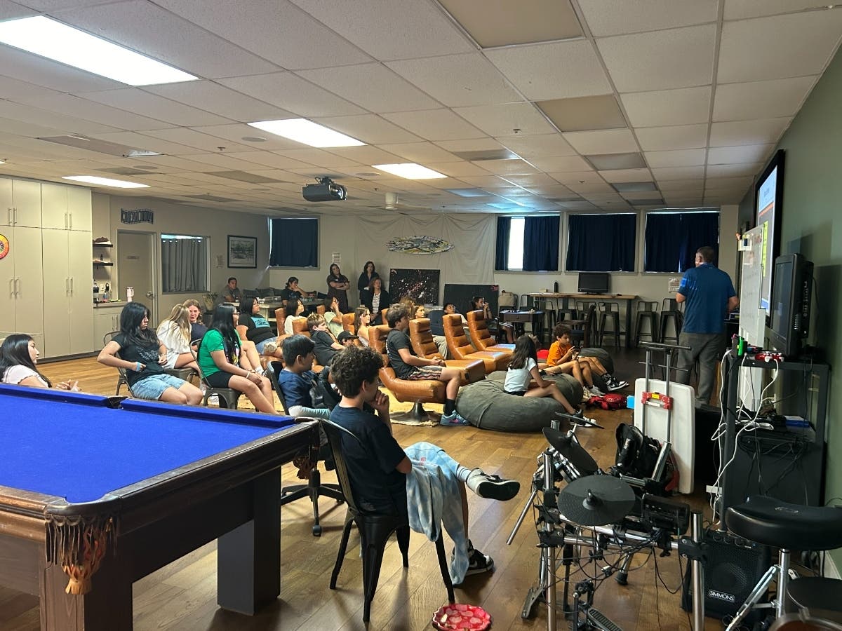 Jon Moffat of Cyber Education Consulting, a Southern California-based digital safety expert, presented topics such as being safe online on their mobile phones and playing video games online. 