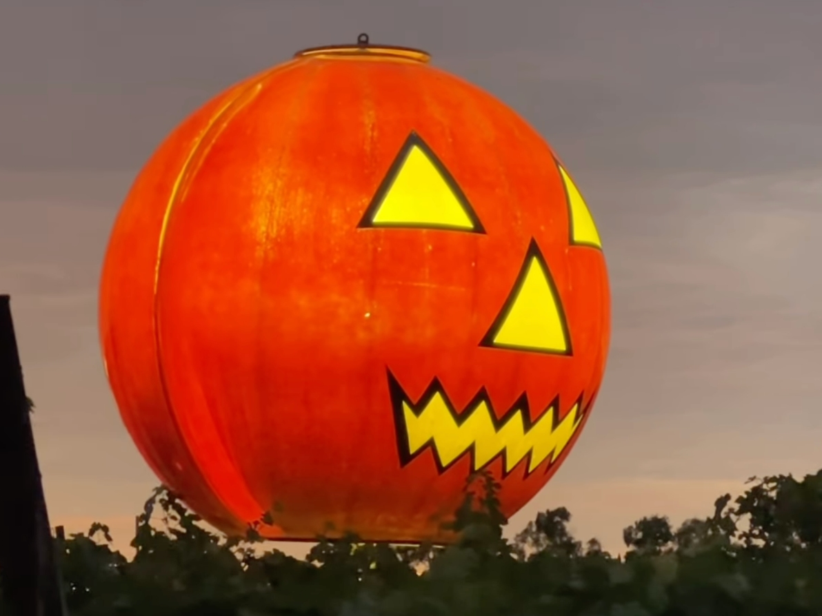 Come for the lighting of the Peltzer Pumpkin!