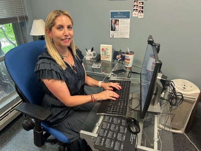 Amy Levin Schneider, member of the Hunger Resource Network (HRN) Board of Directors, shares her personal story that food insecurity has no boundaries. HRN works in partnership with corporations and individuals committed to feeding the hungry. 