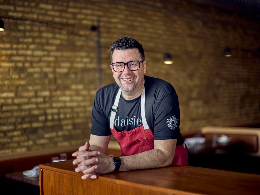 Renowned Chef Joe Frillman will be the keynote speaker at Hunger Resource Network’s “Hunger Hero” luncheon to be held on Wednesday, May 6, 2026, from 11:30 a.m. to 1:30 p.m. at Chevy Chase Country Club, Wheeling, IL. Doors open at 11 a.m. for networking. 