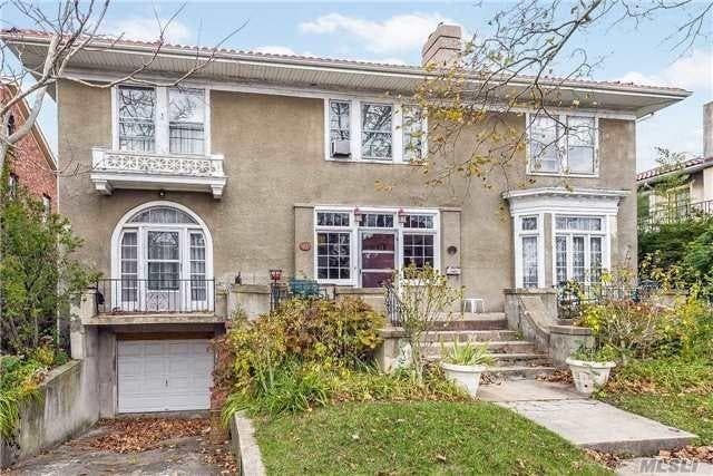 Wow House: A Classic Colonial in the Heart of Long Beach ...