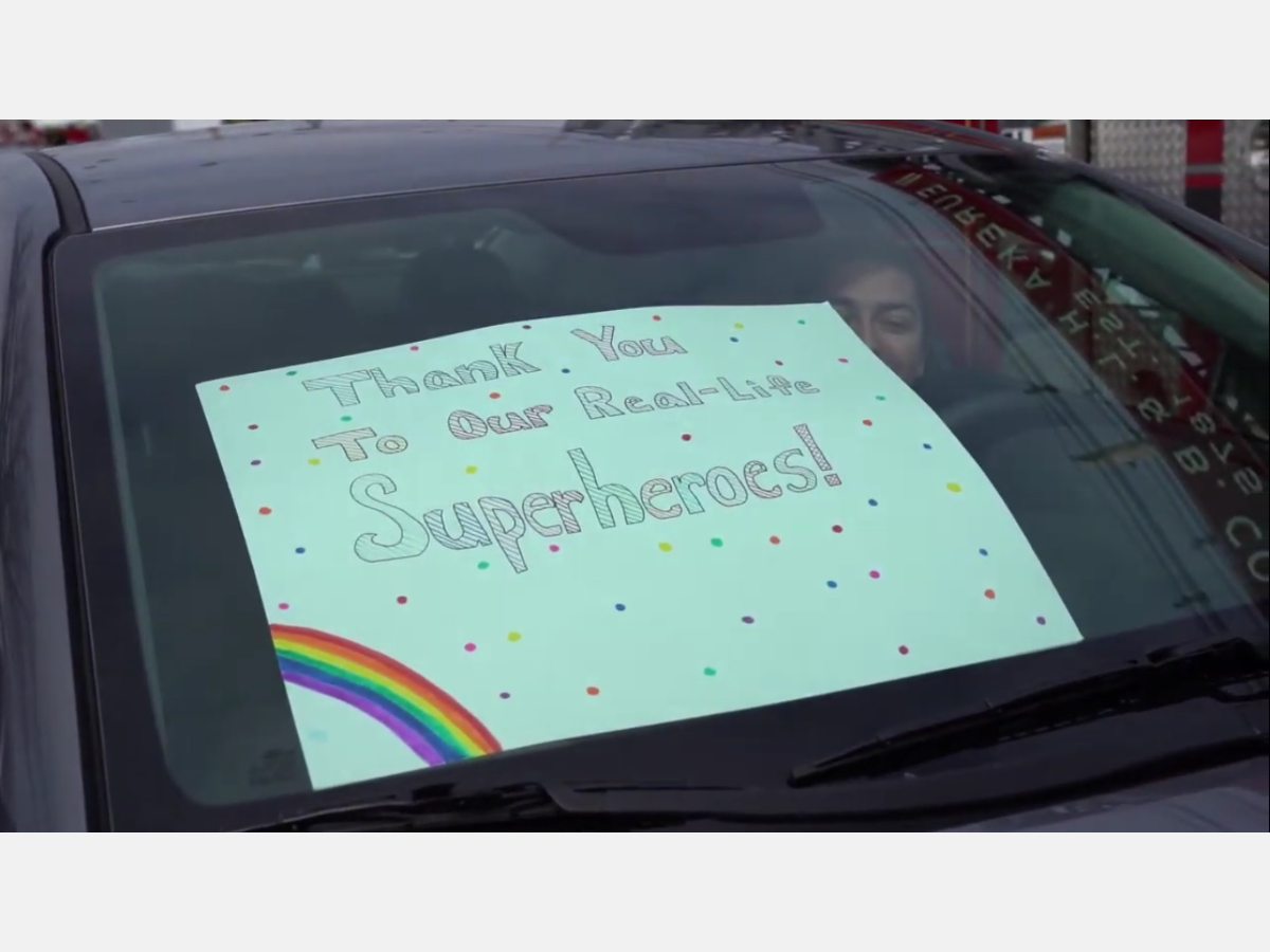 Hundreds of people showed their appreciation for the staff of Mount Sinai South Nassau Hospital today.