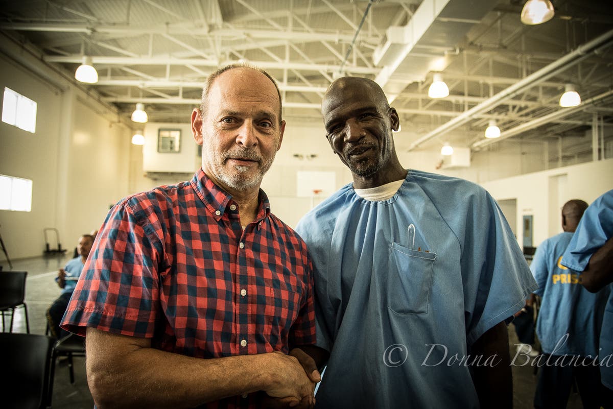 Wayne Kramer with music enthusiast and prisoner Burnell Kelly - Photo © 2017 Donna Balancia