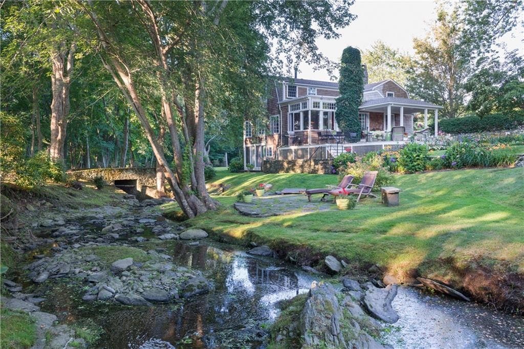 Wow House Mintwater Cottage At The Glen Portsmouth Ri Patch