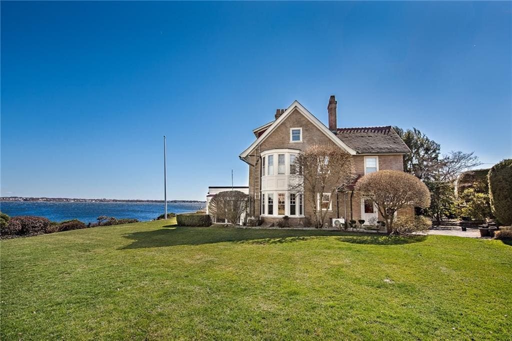 village house nursing home ri