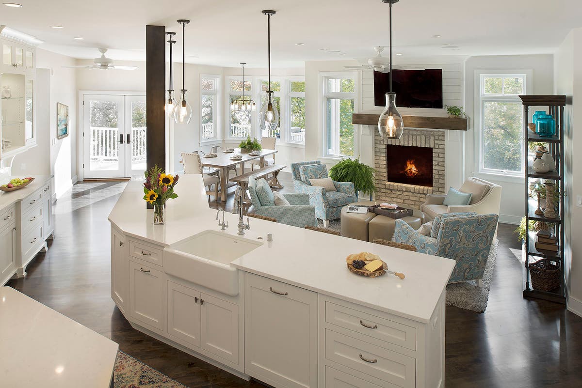 Open concept of integrated kitchen and family room