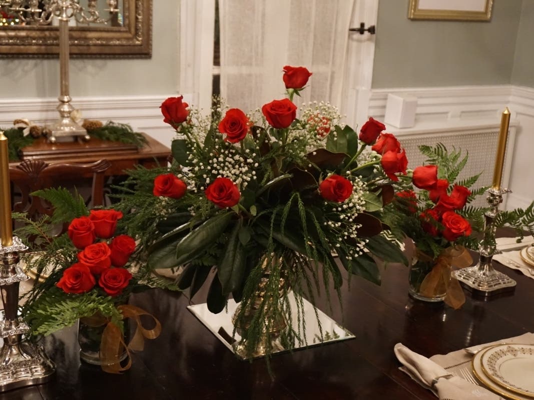 Centerpiece designed by Amelia Vallone Interiors for the Holidays Candlelight Tour in Fredericksburg in 2016