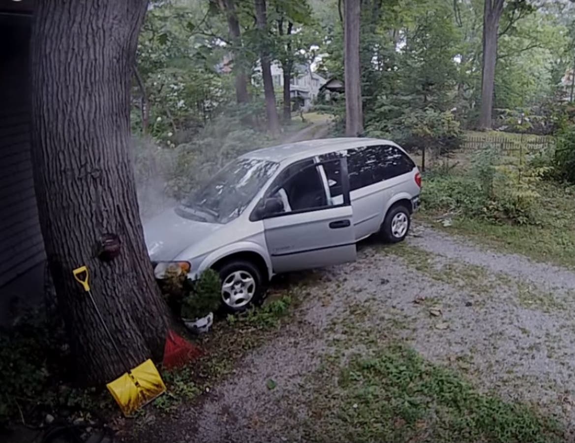 Car Chase Ends After Van Crashes Into Tree In Cleveland Heights