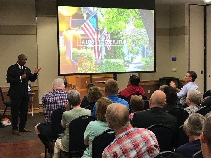 State Rep. Phil Robinson will hold a public meeting in Solon on Saturday. 