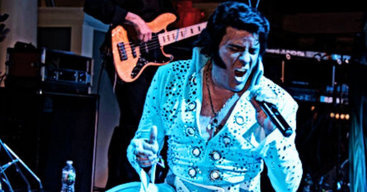 Tribute to Elvis: The Legend Lives On – Christmas Special
