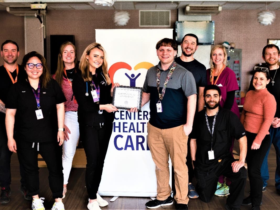 [PHOTO:  Pictured with Ellicott Center’s therapy team,  Lindsey is given the certificate from the facility’s Director of Rehab Ian Kennedy.]