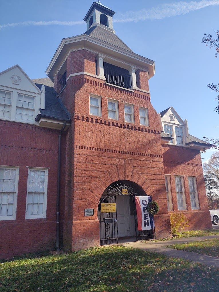 Discover the Arlington Historical Museum