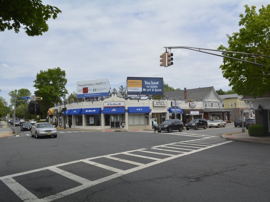 Center of town in Dumont