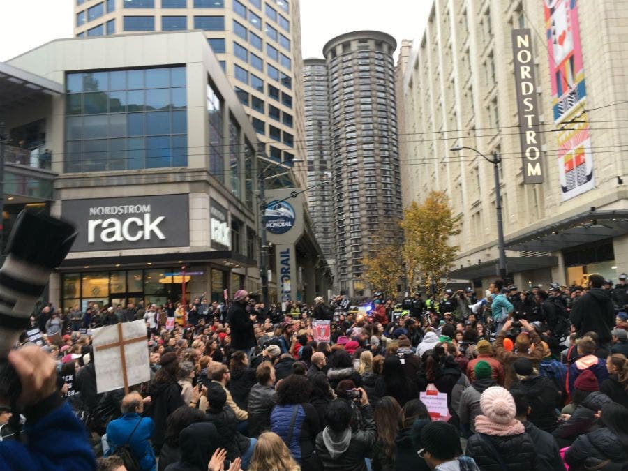 https://patch.com/img/cdn20/users/22906546/20161125/083525/styles/raw/public/article_images/black_friday_protest_3-1480124114-3698.jpg