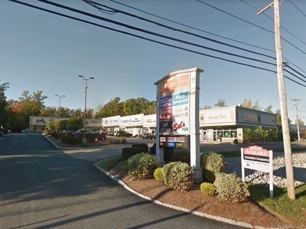 The shopping plaza at 206 East Main St., where Mariscos Lagunas will be located. 