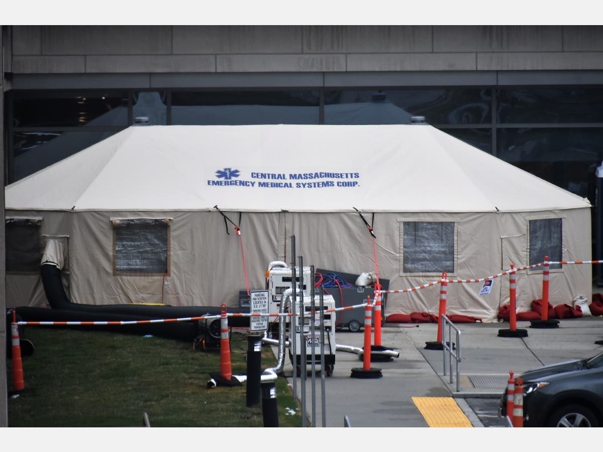 A coronavirus tent outside the UMass Memorial emergency room on a recent day. 