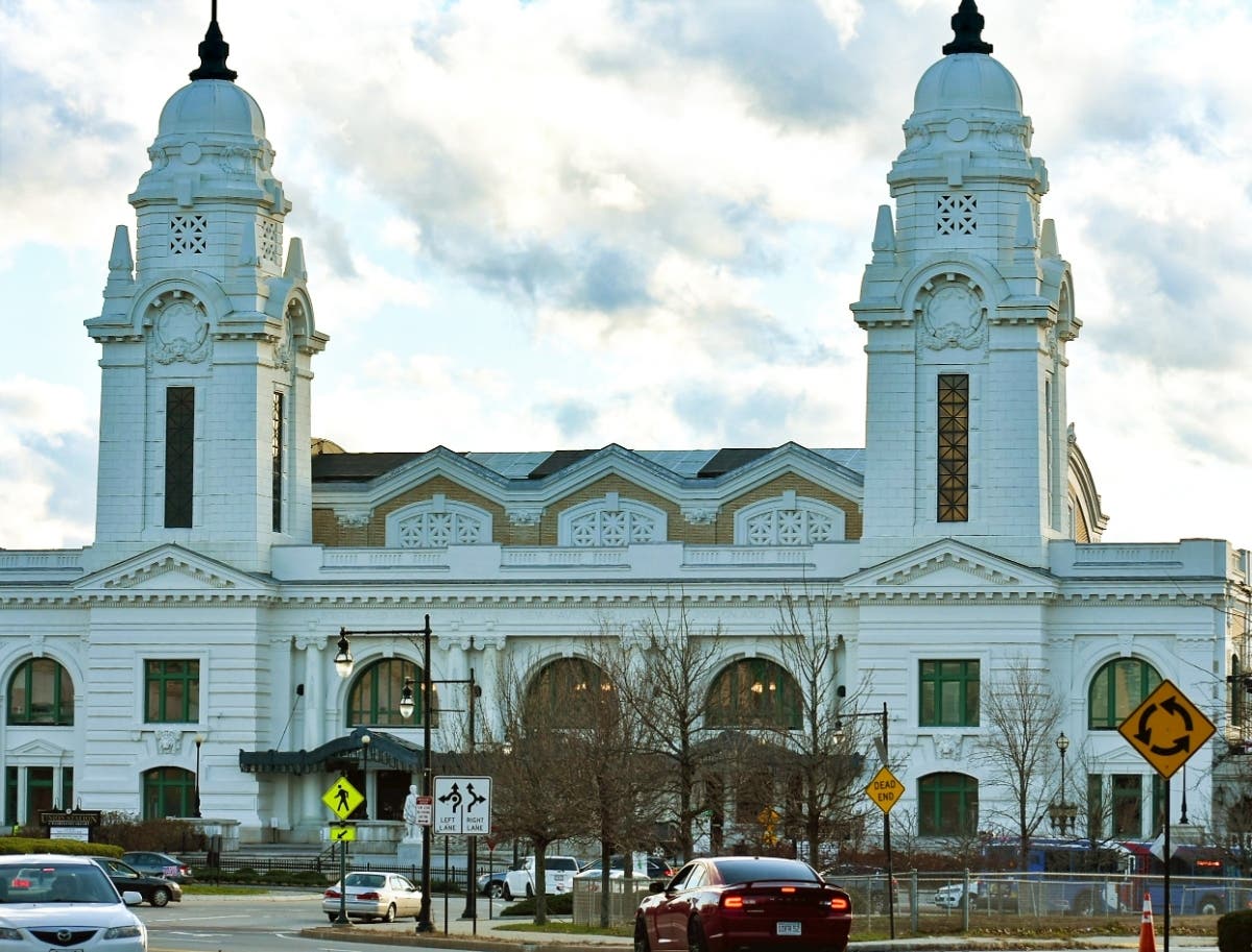 State lawmakers and union officials will demonstrate at Union Station in Worcester on Friday. 