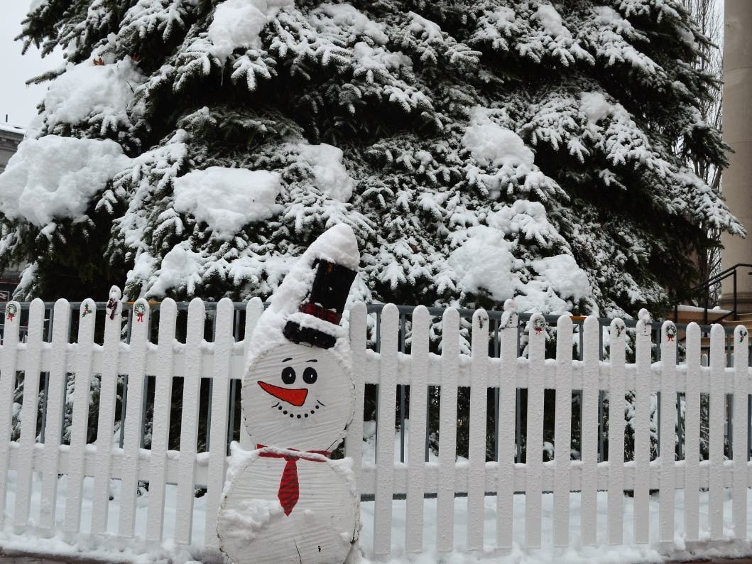 The holiday display outside Framingham City Hall in 2019. 