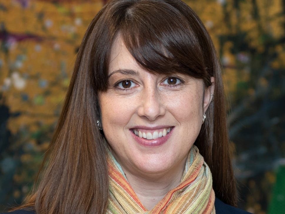 YWCA of Central Massachusetts Chief Operating Officer Robyn Kennedy officially entered the 2022 1st Senate District race on Wednesday.