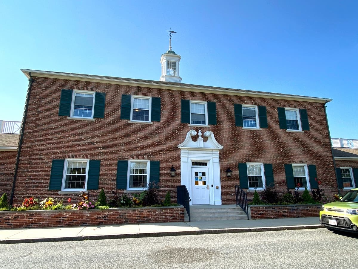 Voters in Shrewsbury in 2022 will elect candidates for the Board of Selectmen, school committee, housing authority and library trustees. 