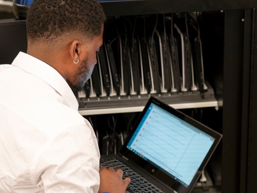 Boys & Girls Clubs of Metro Atlanta is partnering with Aarons, Inc. to distribute laptops to teens in Fulton County.