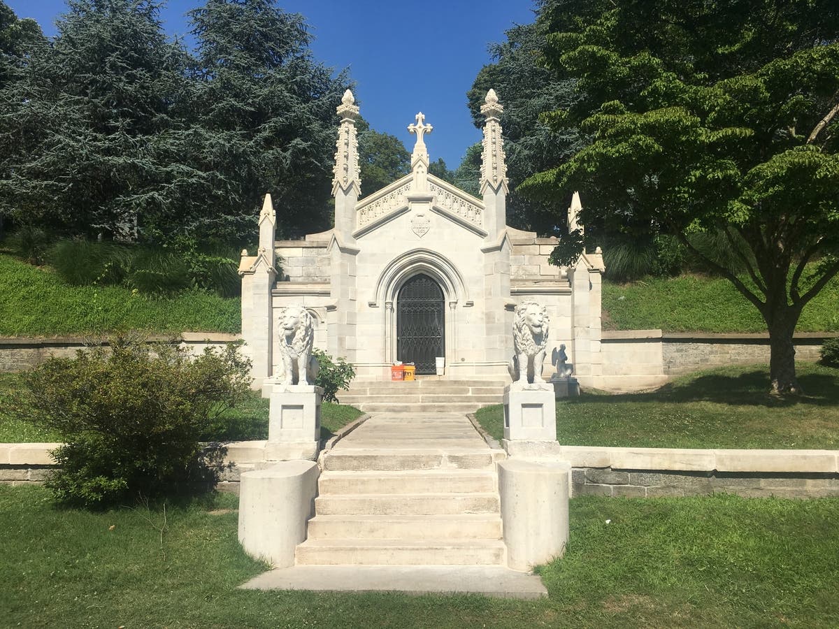 https://patch.com/img/cdn20/users/22909239/20180712/040847/styles/raw/public/processed_images/william_niblo_mausoleum_at_green-wood_cemetery-1531425244-6630.jpg