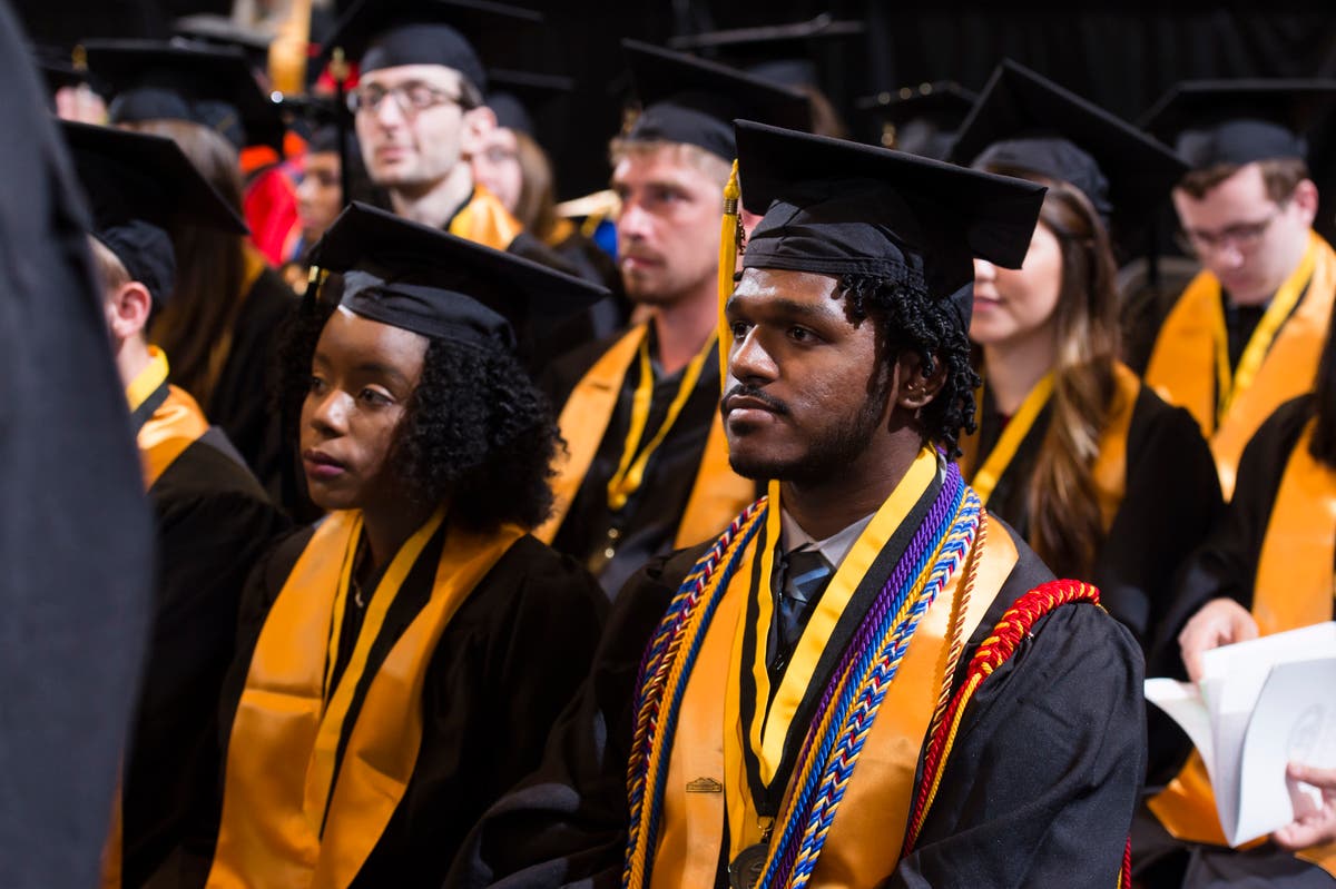 Watch Thousands Graduate At Kennesaw State Commencements Kennesaw 