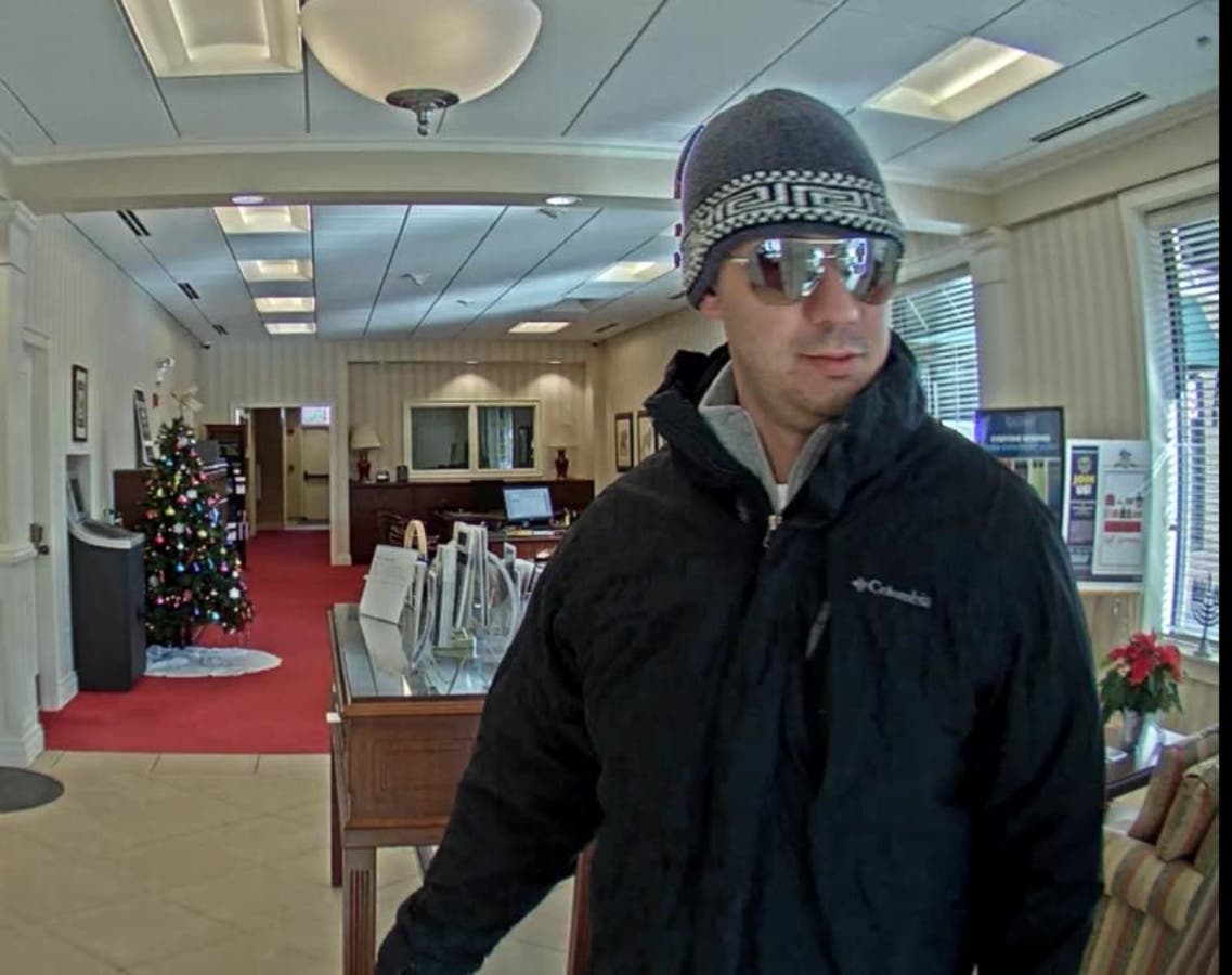 https://patch.com/img/cdn20/users/22915293/20180105/024952/styles/raw/public/processed_images/deerfield_police_bank_robbery_person_of_interest_2-1515179709-953.jpg