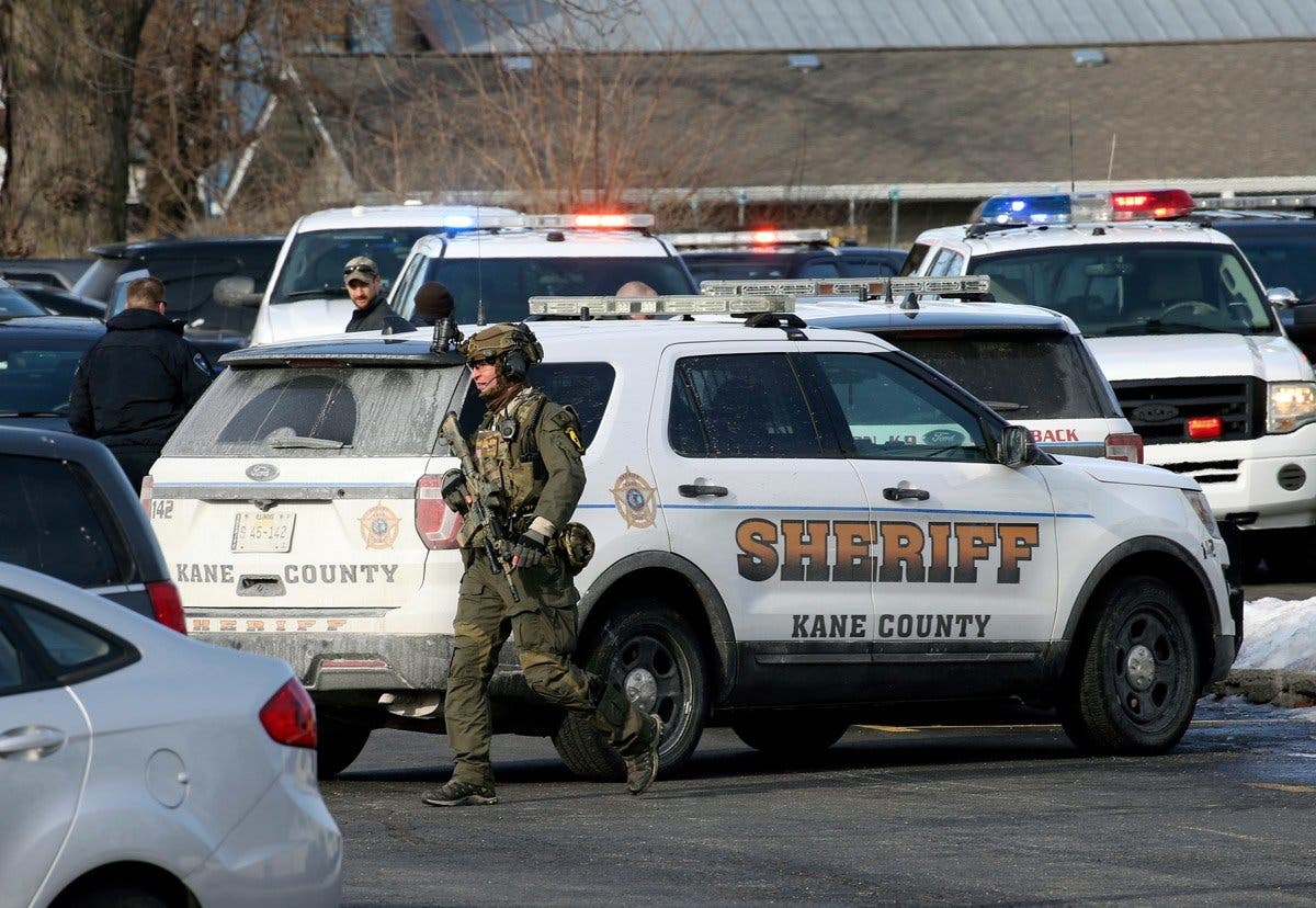 Kane County Sheriff's Office deputies at the scene of a Feb. 15, 2019 mass shooting at Henry Pratt Company in Aurora.