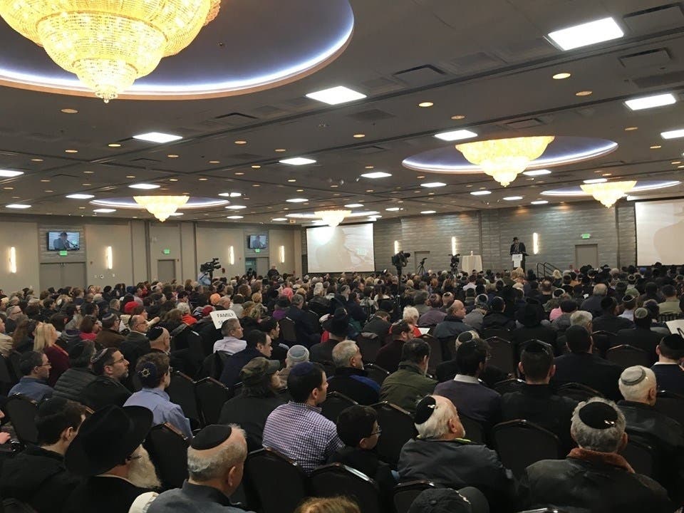 Local Jewish organizations held an evening of Jewish unity, solidarity and prayer in Skokie on April 29.