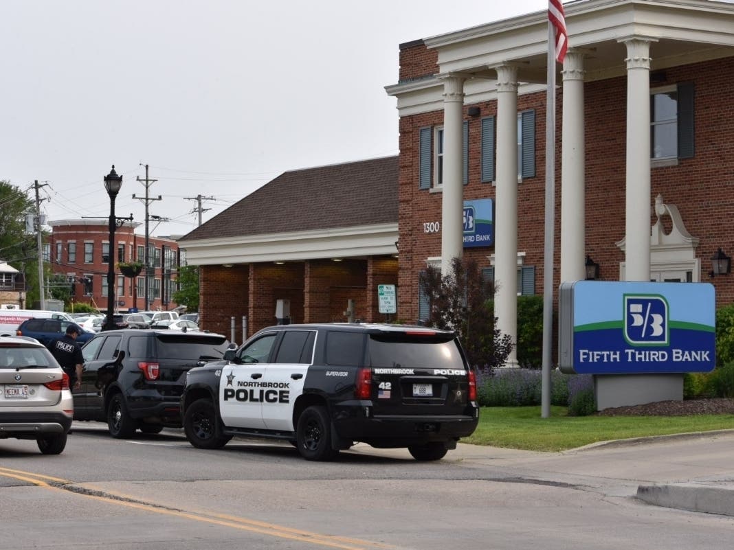 A June 3 bank robbery was among the incidents and arrests reported by the Northbrook Police Department from June 1–7.