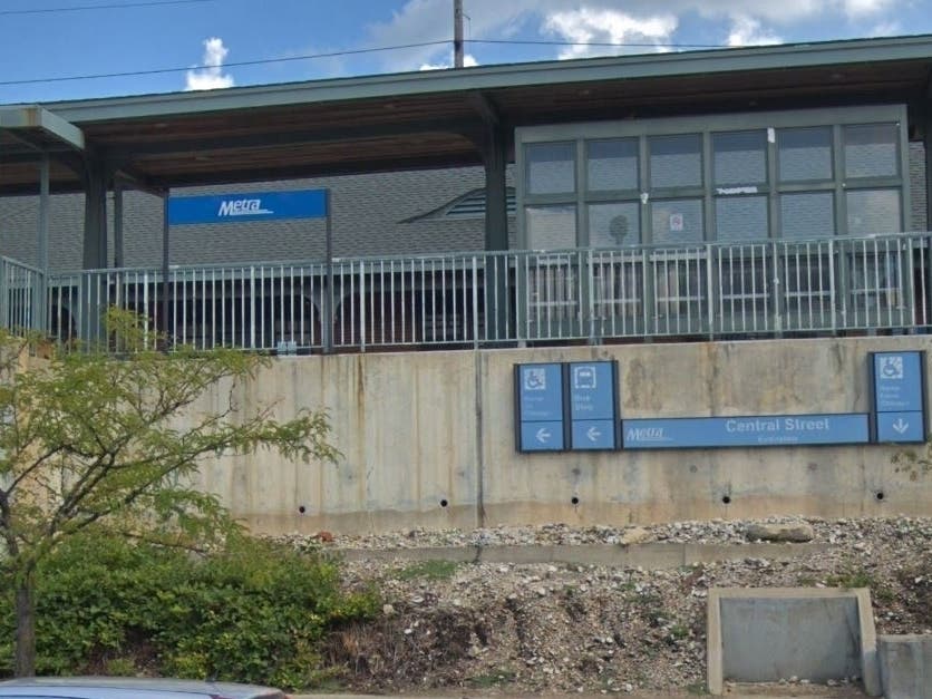 Ticket agents will no longer staff Evanston's Central Street station on the Union Pacific North Line after Oct. 31, 2019, Metra announced.