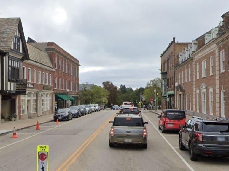 Businesses in Lake Forest and Lake Bluff are invited to let readers know if they're open or closed and any changes to operations during the coronavirus public health emergency.