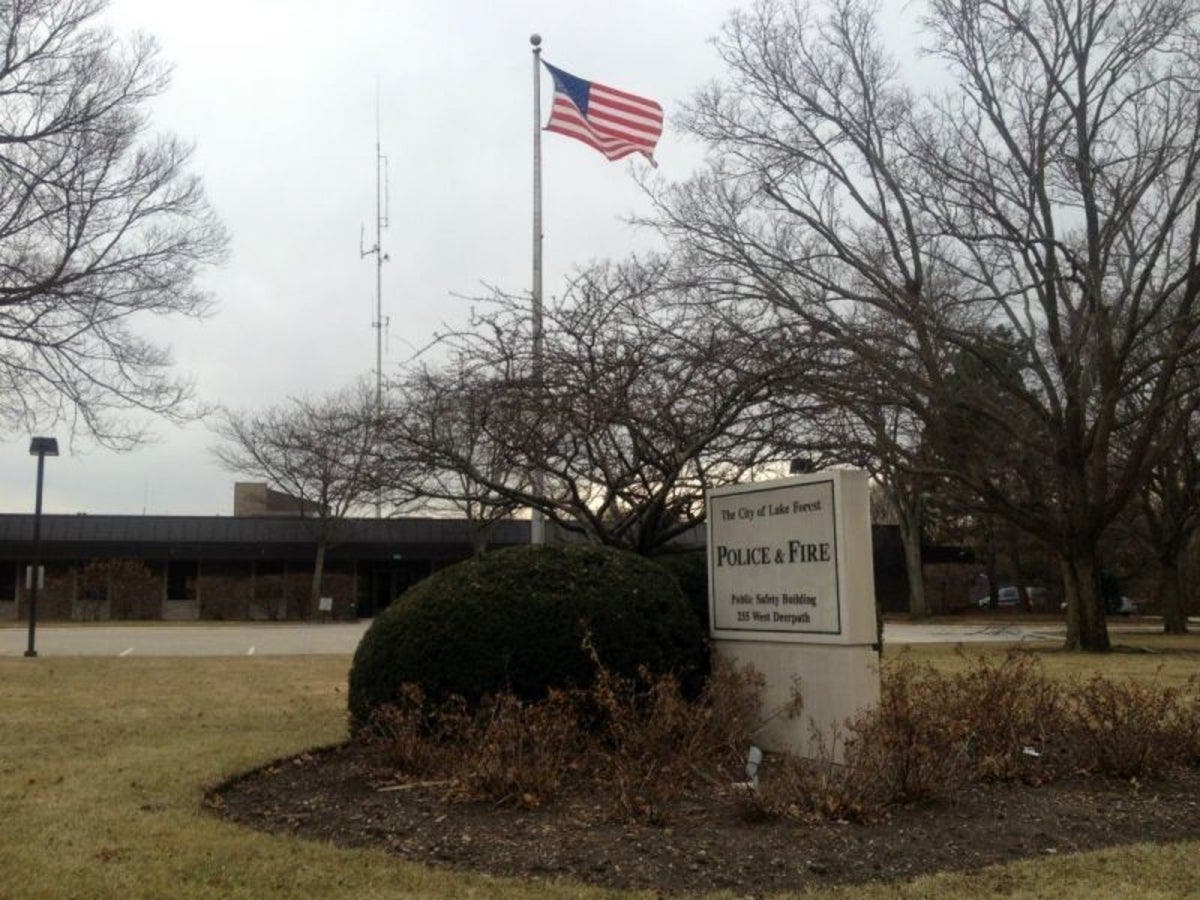 Lake Forest police are enforcing the closure of Forest Park Beach to the public in response to the spread of COVID-19 in the community.
