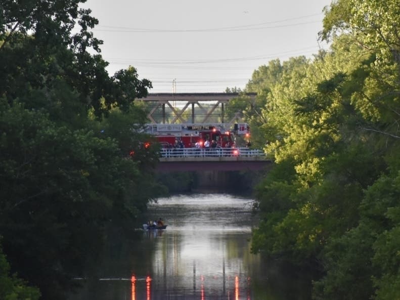 Police and fire personnel from several departments were called to the Howard Street bridge over the North Shore Channel Thursday evening after getting a report a man had jumped in.