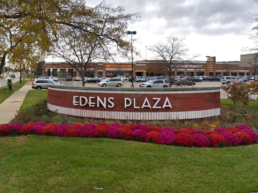 Wilmette village trustees voted in favor of moving forward with a plan that could bring a recreational marijuana dispensary to the Edens Plaza shopping center.