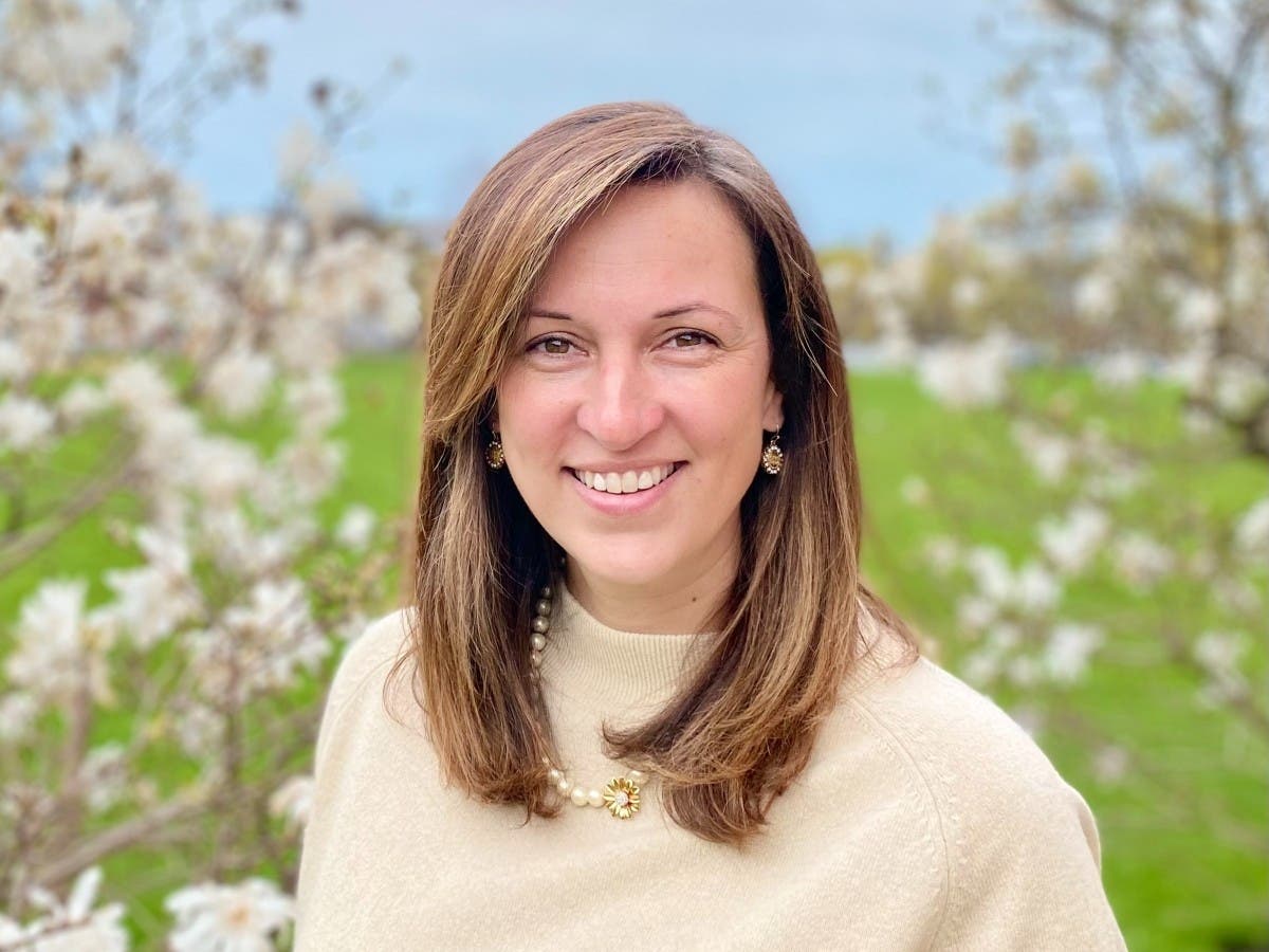 Prior to becoming a school administrator, Kelly Tess was an elementary and middle school teacher for seven years in California, Alabama and Northbrook. 