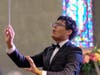 Maestro Diego Guerra leads the San Diego Philharmonic at the inaugural 2025 Concert for Comunidad de Luz