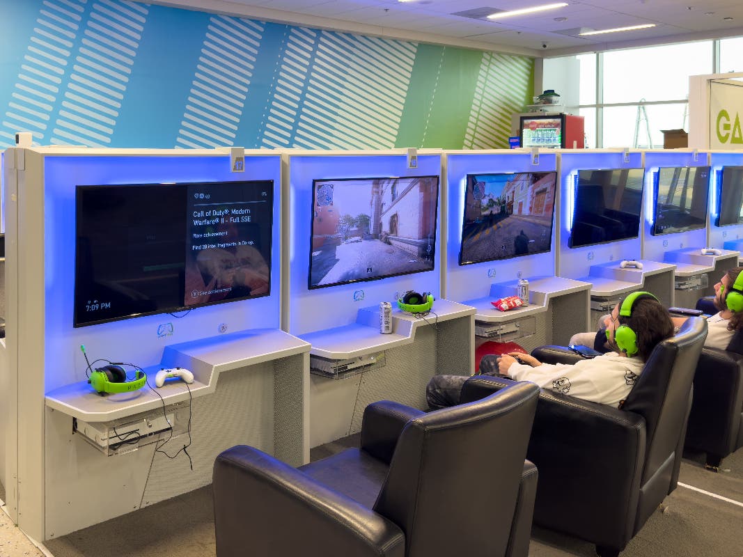 Pittsburgh Airport Debuts Upscale Gaming Lounge 