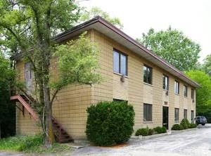 Palatine Office Space for Rent 600 - 2,400 sf - near Metra.  Exterior visibility.  Under $1K.