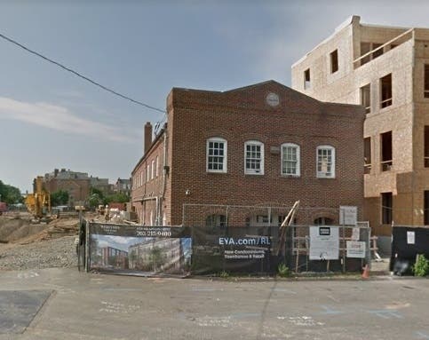 A restaurant and market will open in a renovated warehouse as part of Alexandria's Robinson Landing.