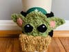 A local family is giving away free crochet sleeves in Kingstowne to encourage acts of kindness.