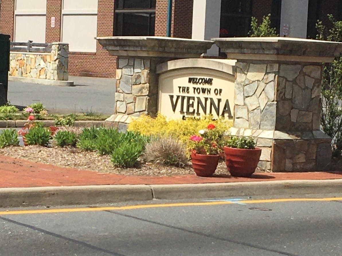 The Vienna Business Association's Vienna Holiday Guide covers business promotions and holiday events.